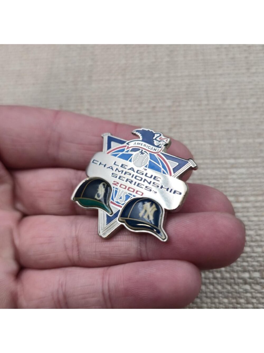 Vintage 2000 American League Championship Series Pin - Mariners vs Yankees A7416 - Picture 3 of 6